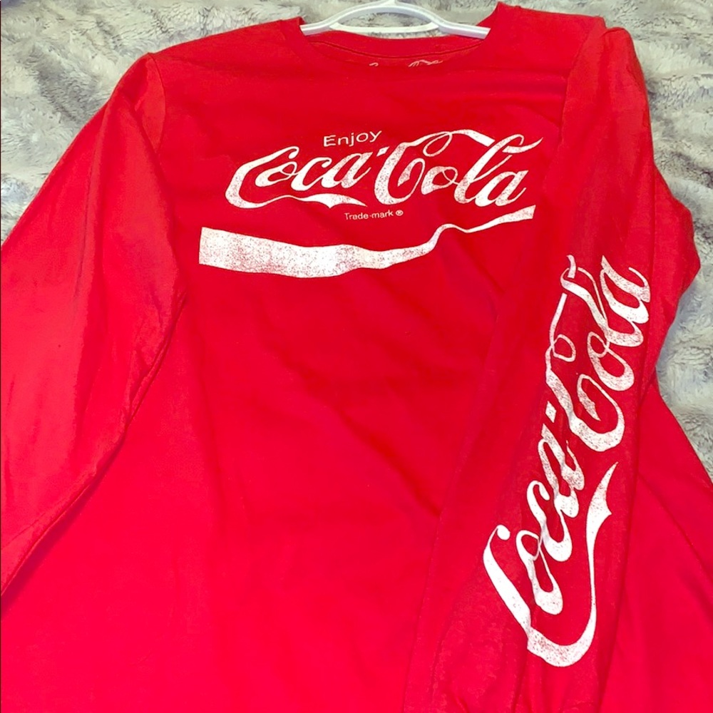Coca-cola shirt has been worn once size SMALL